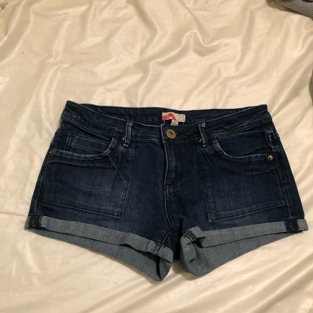 Shorts - Picture 3 of 5